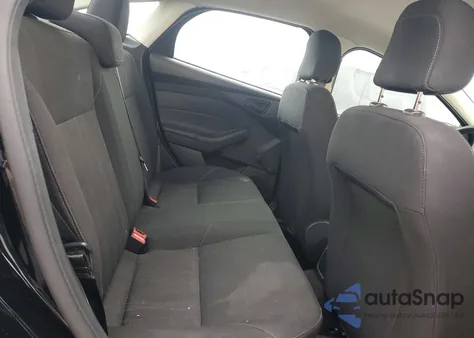 2018 Ford Focus S z USA, uszkodzony, nr VIN 1FADP3E20JL240633